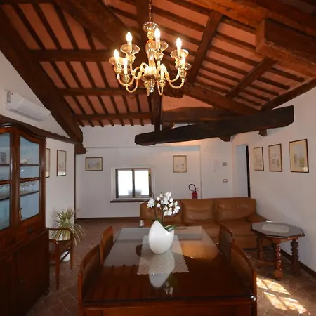 Al Castello Di Aiello Guest house